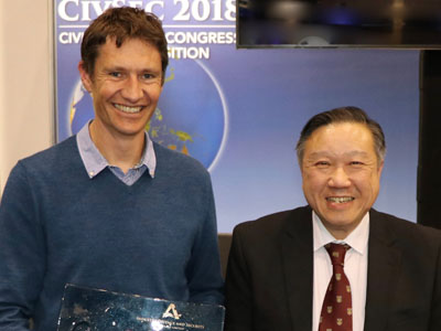 L-R: Professor James McCraw from Melbourne University and DST's Dr Tony Lau. L-R: Professor James McCraw from Melbourne University and DST's Dr Tony Lau.