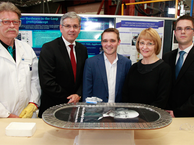 (L-R) Mr Rob Hickey (QUT), Mr Jeff Connolly (Siemens), Mr Wyatt Roy MP (Assistant Innovation Minister), Prof Carol Dickenson (QUT) and Mr Robert Jarvis (DST).