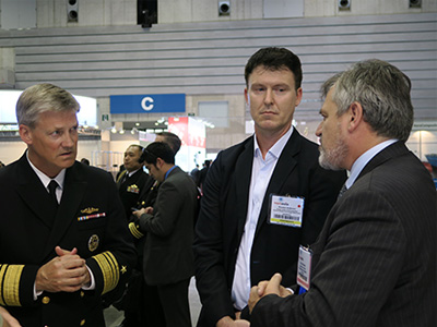 Vice Admiral Robert L. Thomas, Commander of the US Navy 7th Fleet in conversation with CDS Dr Alex Zelinsky (right) and Brendon Anderson, Head DSTO Hydrodynamics.  