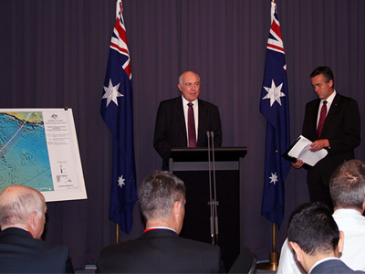 L-R: Deputy Prime Minister Warren Truss with Assistant Minister for Defence Darren Chester.