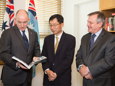 L-R, Assistant Minister for Defence Stuart Robert, Mr Tan Peng Yam, the Chief Executive of Singapore’s Defence Science and Technology Agency and Chief Defence Scientist, Dr Alex Zelinsky at Parliament House, Canberra. 