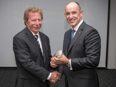 The Assistant Minister for Defence, Stuart Robert (right) awards Dr Stephen Burke with the 2014 Minister’s Award for Achievement in Defence Science.