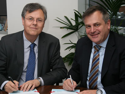 Chief Defence Scientist Dr Alex Zelinsky (right) with Dr Rob Vertessy, Director of Meteorology at the Bureau. 