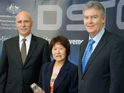 L to R: Minister for Defence Science and Personnel Warren Snowdon, Minister's Award for Achievement in Defence Science 2011 awardee Cheng Anderson, Secretary of the Department of Defence Duncan Lewis. 