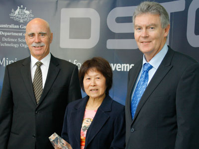 L to R: Minister for Defence Science and Personnel Warren Snowdon, Minister's Award for Achievement in Defence Science 2011 awardee Cheng Anderson, Secretary of the Department of Defence Duncan Lewis. L to R: Minister for Defence Science and Personnel Warren Snowdon, Minister's Award for Achievement in Defence Science 2011 awardee Cheng Anderson, Secretary of the Department of Defence Duncan Lewis.