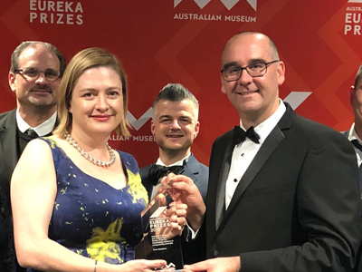 Chief Defence Scientist Professor Tanya Monro presents the Eureka prize to Team Grey Scan