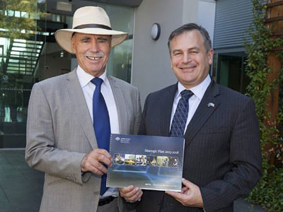 Minister for Defence Science and Personnel, Warren Snowdon and CDS Alex Zelinsky holding a copy of the DSTO Strategic Plan 2013-18 