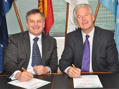 Chief Defence Scientist Alex Zelinsky (left) signing the new strategic alliance with BAE Systems Australia CEO David Allott. 