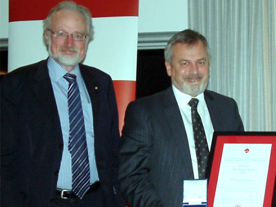 Chief Defence Scientist, Dr Alex Zelinsky (right) with Mr Peter Hitchiner, past president of the Information, Telecommunications, and Electronics Engineering (ITEE) College