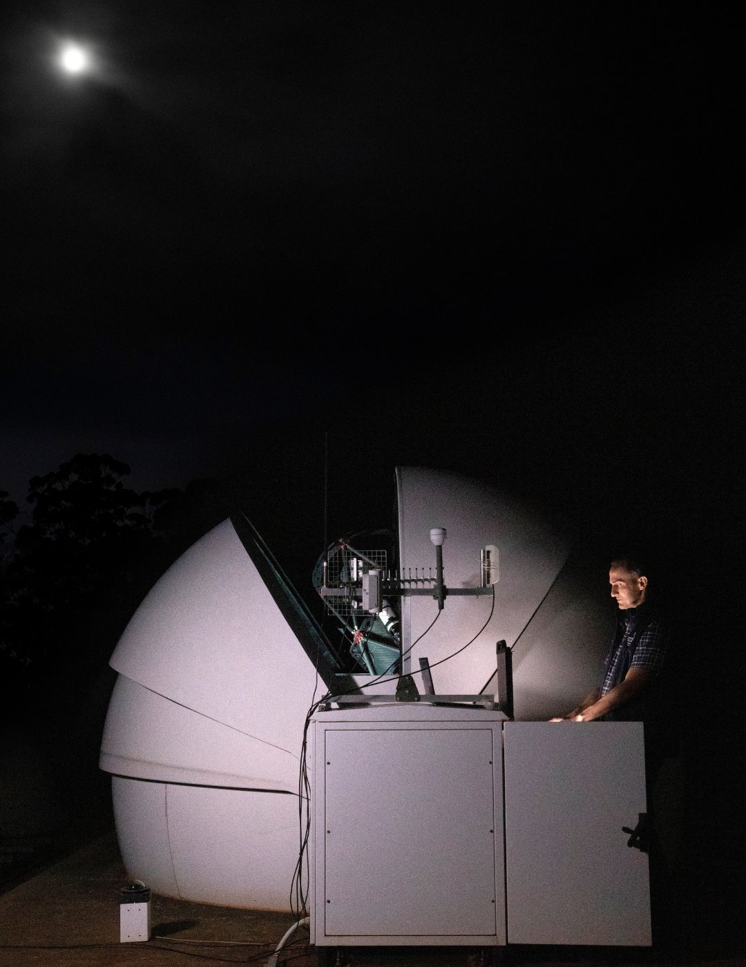 Researcher preparing the DSTG Space Domain Awareness (SDA) Telescope for collecting observations of satellites and debris in orbit around Earth, in preparation for a Sprint Advanced Concept Training exercise. The research instruments allow training, testing of new hardware, algorithm development and collaborative research with industry, academia and research organisations in Australia and overseas.