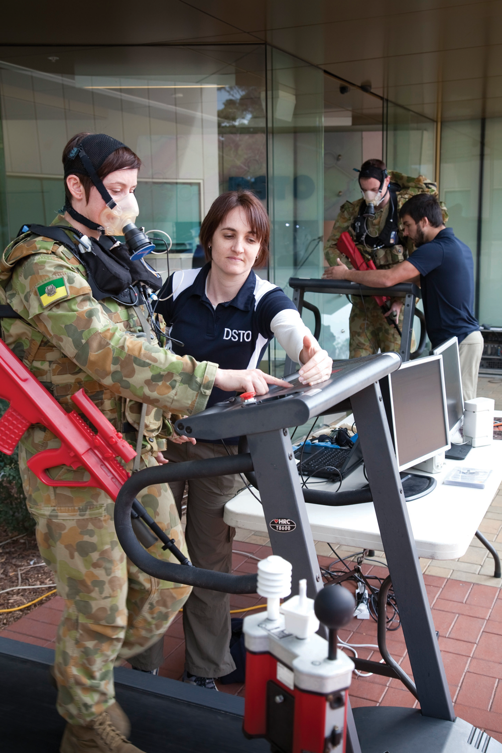 Biomechanics motion capture assists DSTO’s studies into ADF personnel physical employment standards.