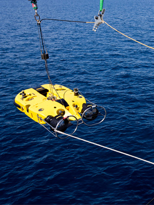 HMAS Huon recovers its Double Eagle Unmanned Underwater Vehicle following a successful mine shape identification during the Mine Counter Measures and Diving Exercise 2014. HMAS Huon recovers its Double Eagle Unmanned Underwater Vehicle following a successful mine shape identification during the Mine Counter Measures and Diving Exercise 2014.