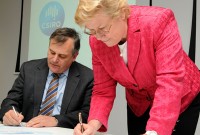 Chief Defence Scientist Dr Alex Zelinksy and CSIRO Chief Executive Dr Megan Clark signing a Strategic Relationship Agreement between DSTO and CSIRO.