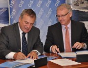 Chief Defence Scientist, Dr Alex Zelinsky, and Mr Merv Davis, CEO of CEA Technologies. Chief Defence Scientist, Dr Alex Zelinsky, and Mr Merv Davis, CEO of CEA Technologies.