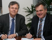 Chief Defence Scientist Dr Alex Zelinsky (right) with Dr Rob Vertessy, Director of Meteorology at the Bureau. 