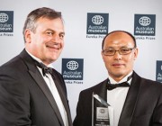 Dr Alex Zelinksy with Professor Yonggang Zhu.