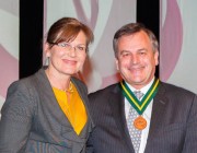 Dr Alex Zelinsky, after receiving the Pearcey Medal, with Senator Kate Lundy.