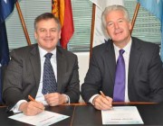 Chief Defence Scientist Alex Zelinsky (left) signing the new strategic alliance with BAE Systems Australia CEO David Allott. 