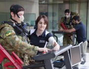 A photograph of a female soldier on a treadmill with a DST Group scientist alongside.