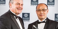Dr Alex Zelinksy with Professor Yonggang Zhu.