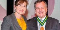 Dr Alex Zelinsky, after receiving the Pearcey Medal, with Senator Kate Lundy.
