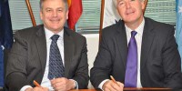Chief Defence Scientist Alex Zelinsky (left) signing the new strategic alliance with BAE Systems Australia CEO David Allott. 